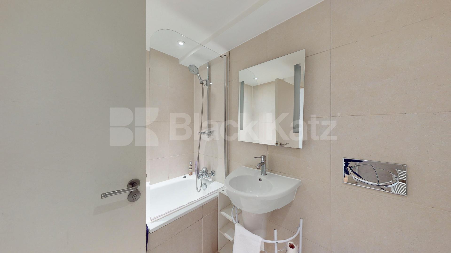 Bright & Spacious 2 Bed Apartment Moments from King’s Cross York Way, Holloway
